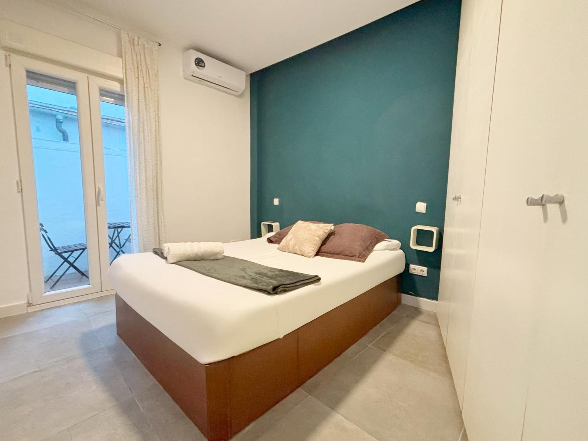 Appartamento Luminoso, Con Patio Y Buena Zona