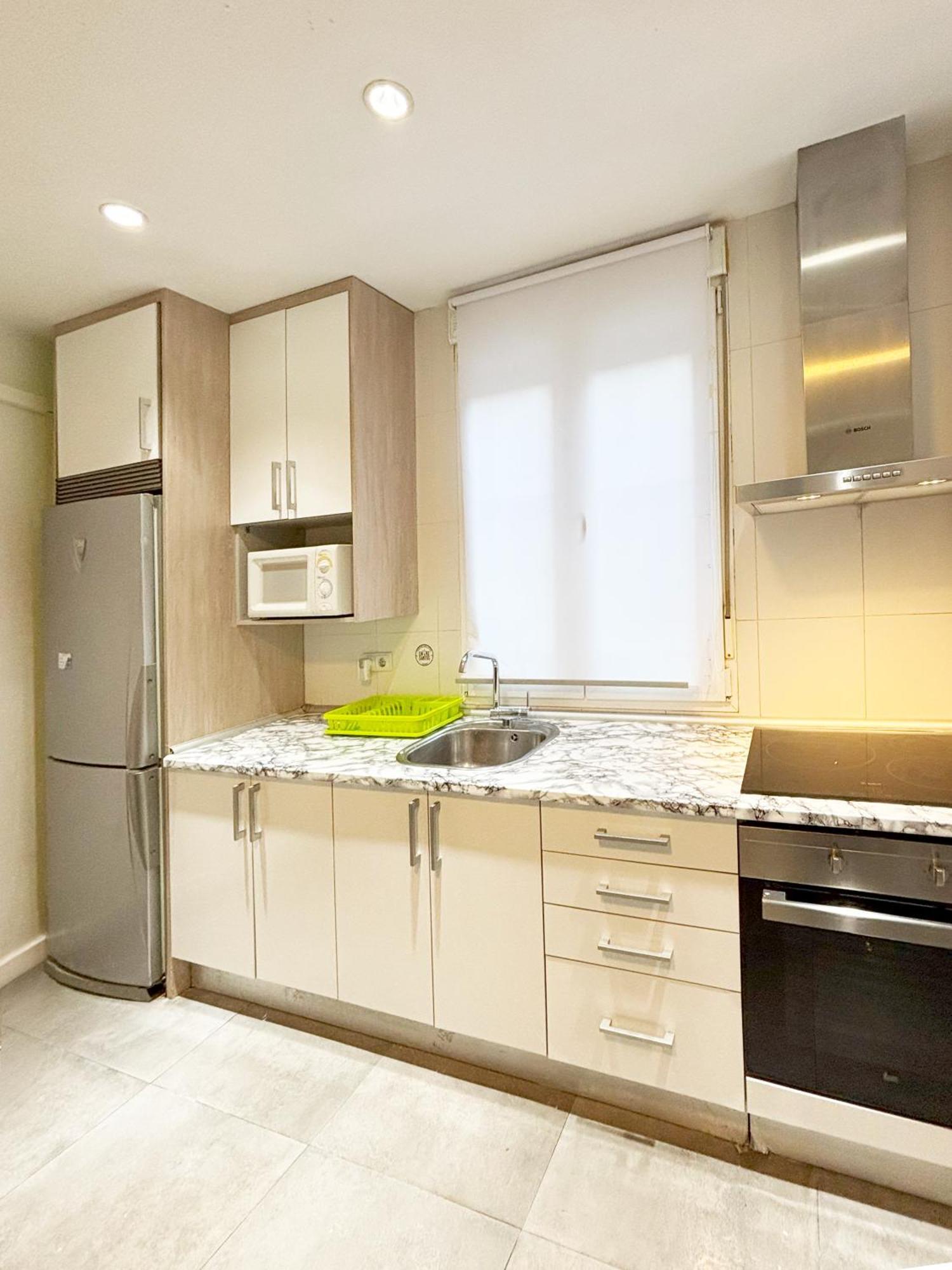 Appartement Luminoso, Con Patio Y Buena Zona *